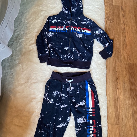 Little boys Tommy Hilfiger jogging suit - Picture 3 of 6